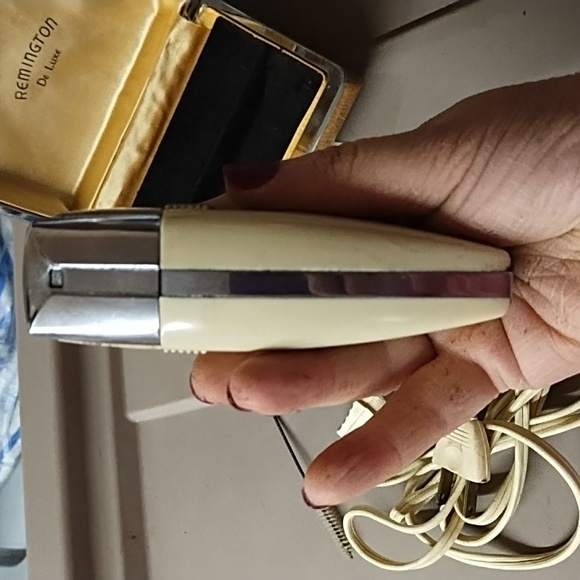 Old Vintage REMINGTON DeLUXE Electric Shaver in Original Box - Picture 6 of 13